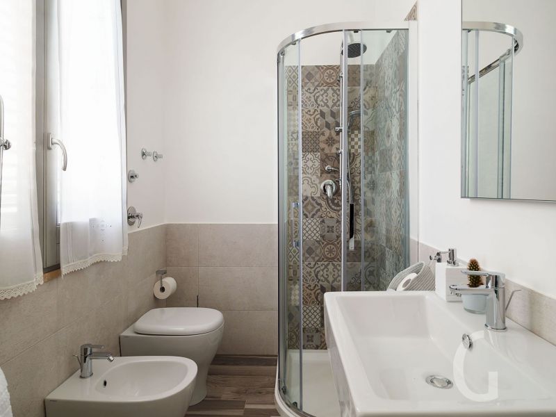villa-pietra-del-sole-bad-mit-dusche.jpg