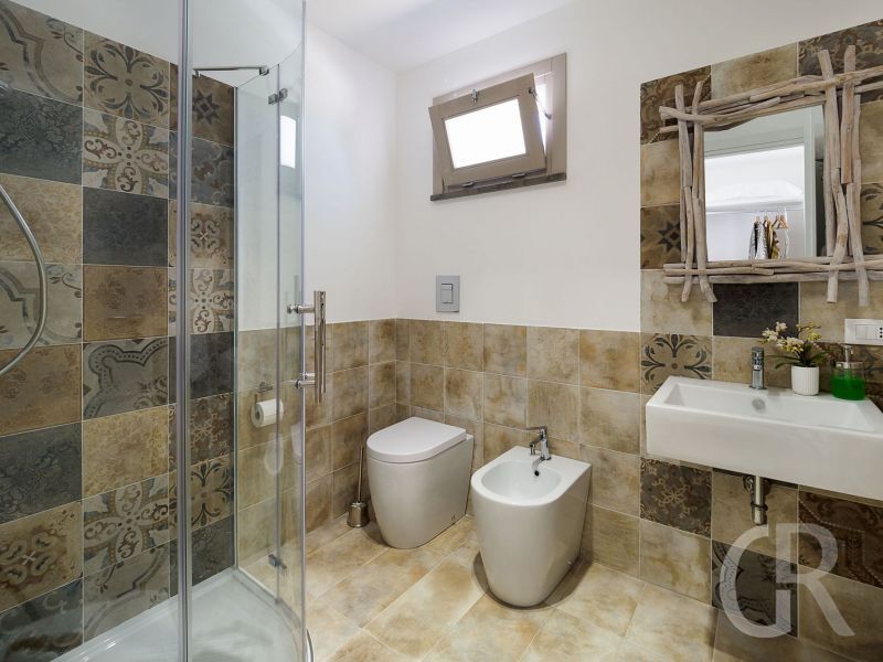 villa-pietra-del-sole-braunes-bad.jpg