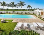 villa-pietra-del-sole-ppol-mit-soonenliegen.jpg