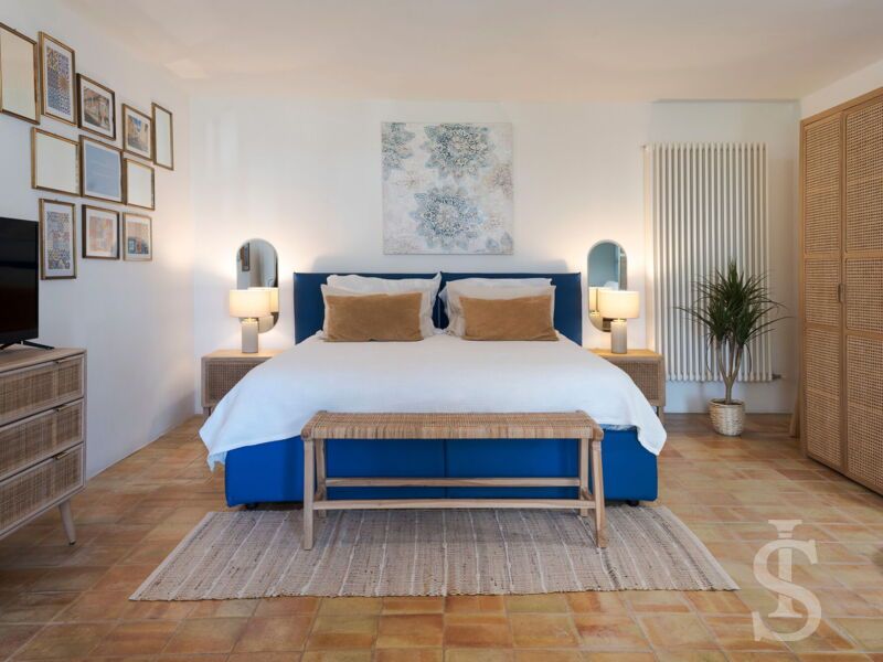 villa-pigna-blue-schlafraum-mit-doppelbett.jpg