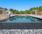 villa-pigna-blue-sonnenliegen-am-pool.jpg