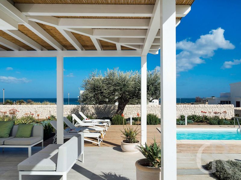 villa-rosmarino-terrasse-am-pool.jpg