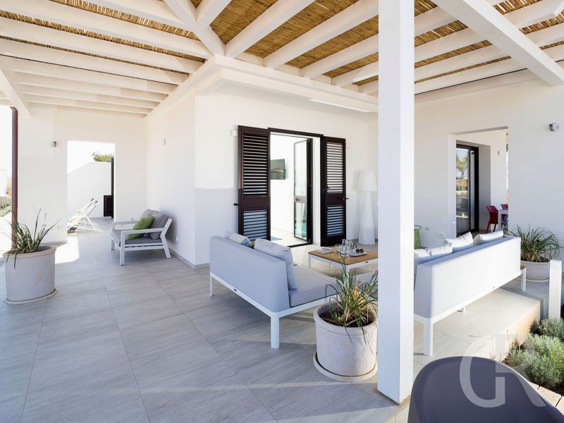 villa-rosmarino-ueberdachte-terrasse.jpg