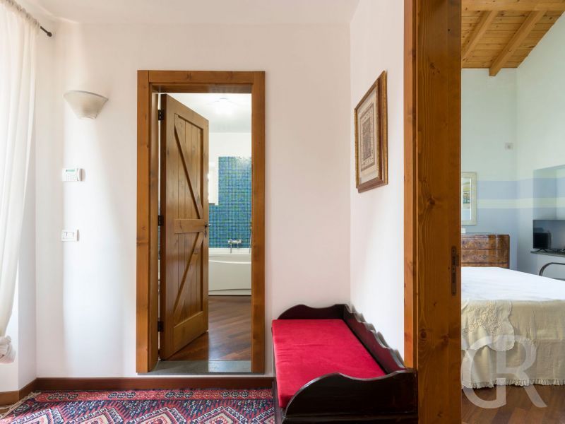 villa-saracina-blick-ins-schlafzimmer.jpg