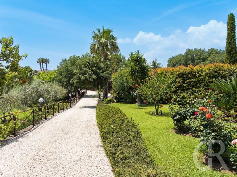 villa-saracina-gartenweg.jpg