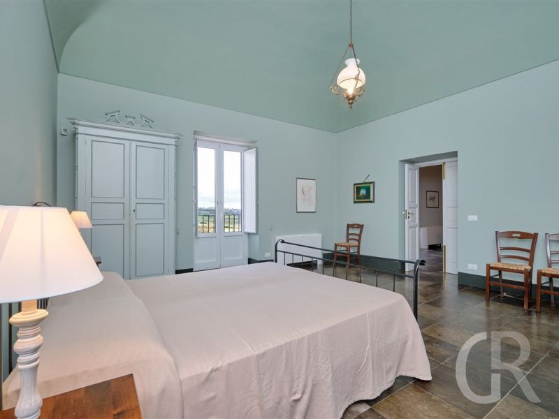 villa-scifazzo-gemuetliches-doppelbett.jpg