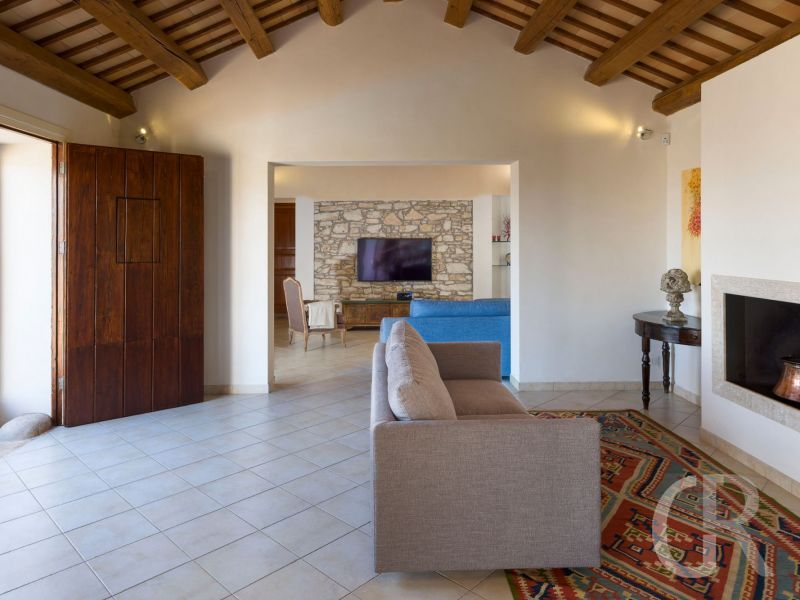 villa-tangi-offener-kamin.jpg