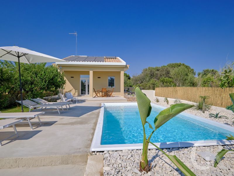 villa-teti-sonnenliegen.jpg