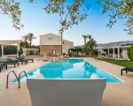 ager-costa-eingang-zum-pool.jpg