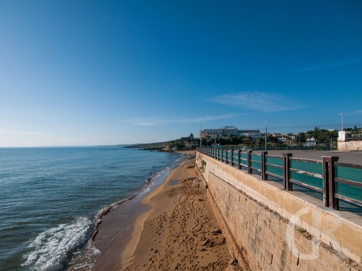 casa-capperi-strand-in-noto-marina.jpg