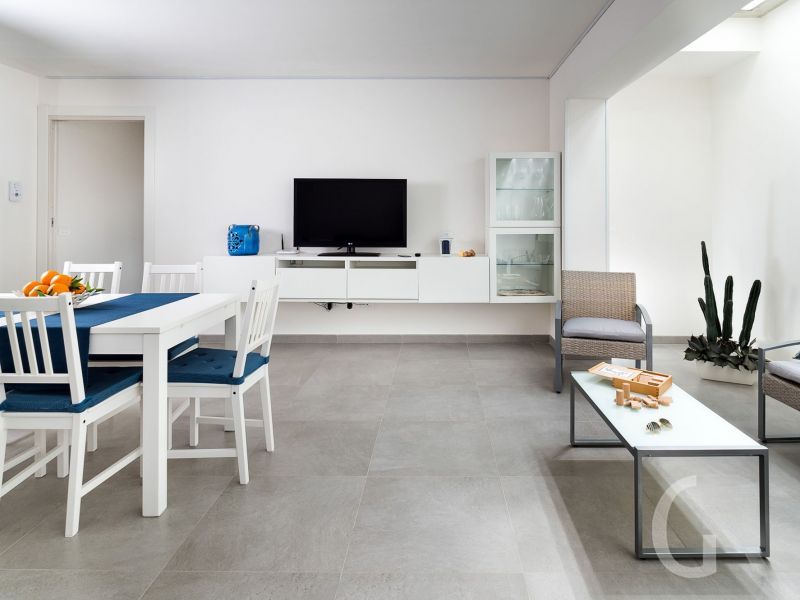 casa-diantha-wohnzimmer-mit-fernseher.jpg
