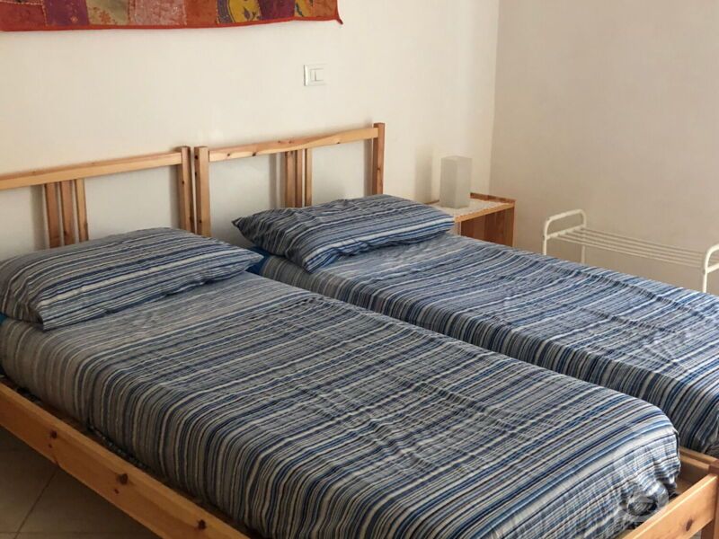 casa-parco-d-orleans-schlafzimmer-mit-doppelbett.jpg