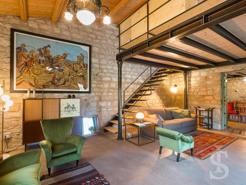 dimora-spinazzella-wohnbereich-mit-treppe-zum-ersten-stock.jpg