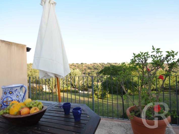 donnafugata_ferienwohnung_carrubo-terrasse.jpg