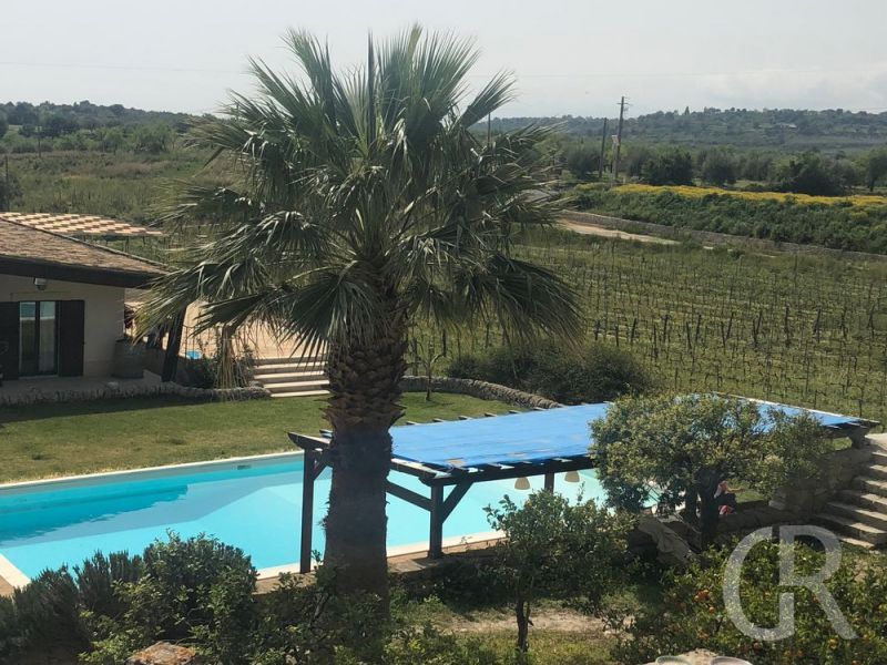 ferienhaus-avola-pool.jpg