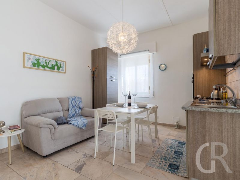 ferienhaus-edone-wohnraum-mit-esstisch.jpg