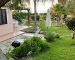 ferienhaus-levante-seitlicher-garten.jpg