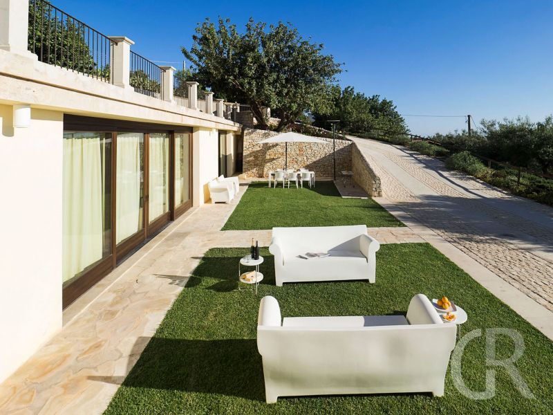 ferienhaus-villa-dorata-dependance-und-terrasse.jpg