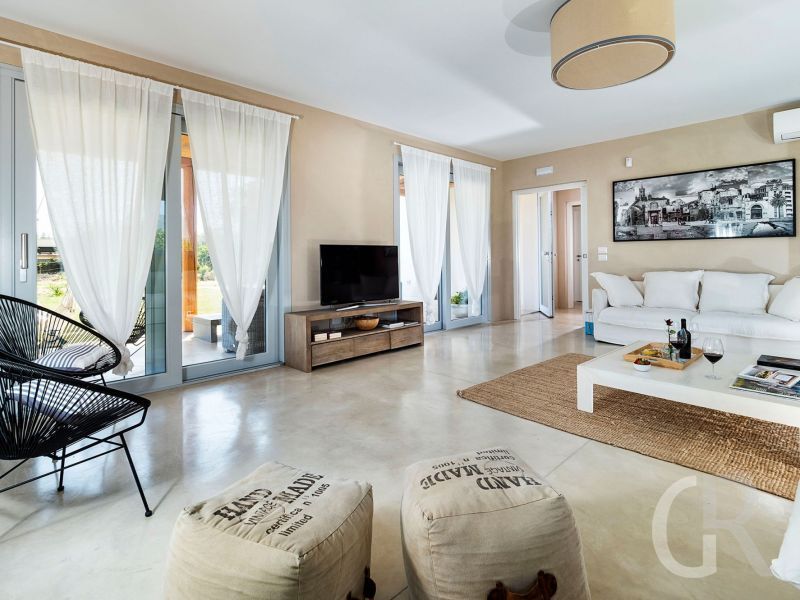 ferienvilla-grosses-wohnzimmer.jpg