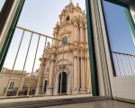 ferienwohnung-achille-fenster-mit-ausblick-auf-den-dom.jpg
