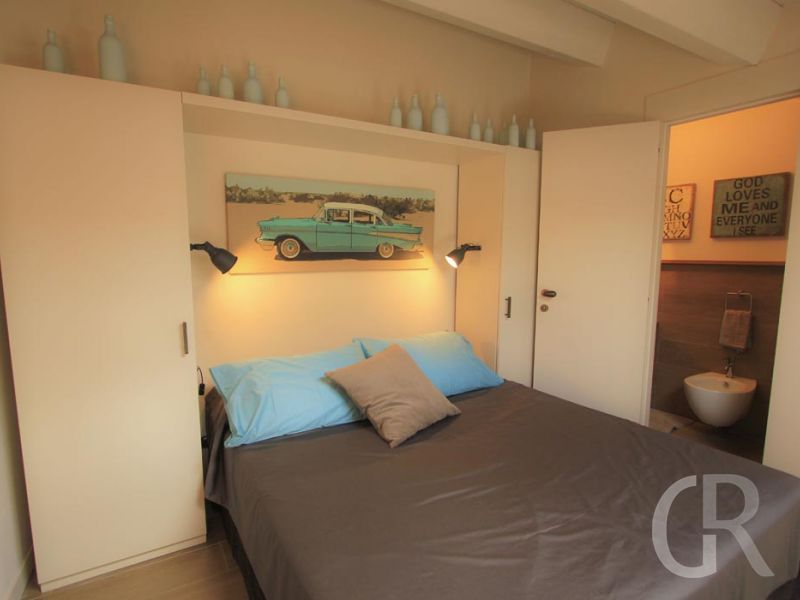 ferienwohnung-aristotele-doppebett-im-schlafzimmer.jpg
