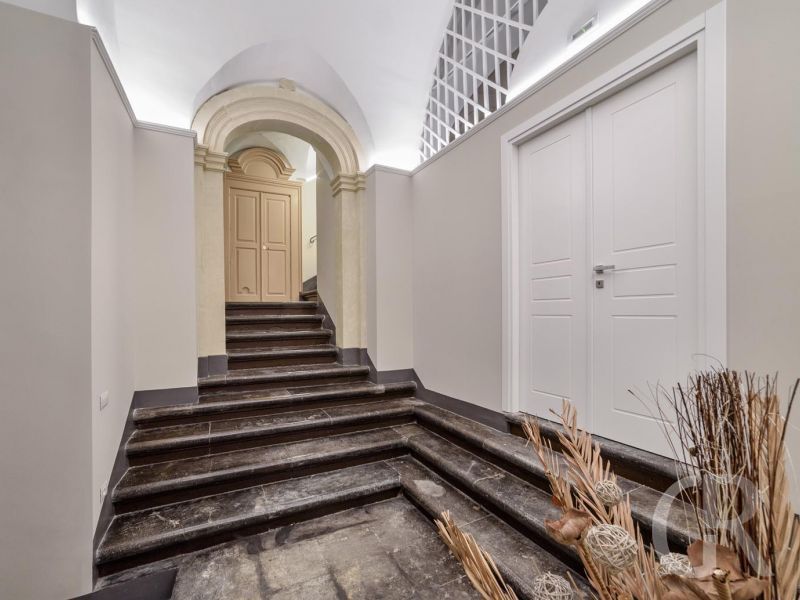 ferienwohnung-enea-eingangsbereich-des-palazzo.jpg