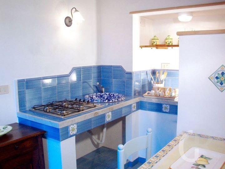 ferienwohnung-la-scuderia-kuechenzeile.jpg