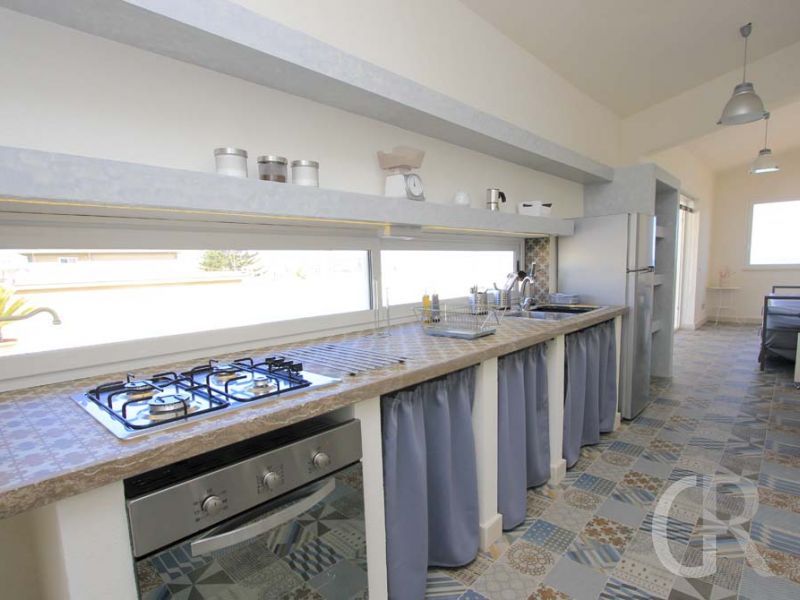 ferienwohnung-pitagora-kuechenzeile.jpg