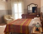 ferienwohnung-rosa-schlafzimmer-mit-doppelbett-und-balkon.jpg