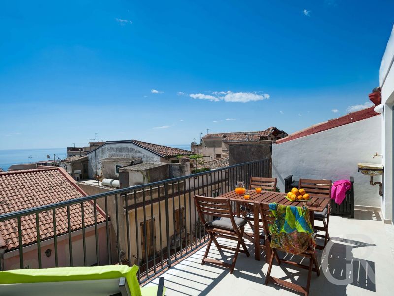 ferienwohnung-terrasse-mit-meerblick.jpg