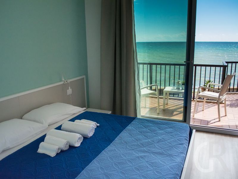 ferienwohnung-veranda-sul-mare-schlafzimmer-mit-meerblick.jpg