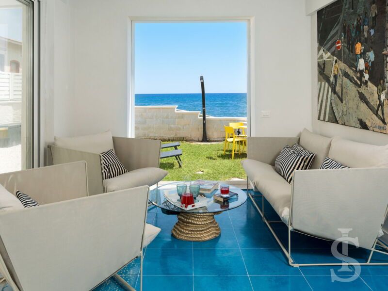 montalbano-suite-wohnbereich-blick-zum-meer.jpg