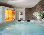 pigna-bianca-whirlpool-im-wellnessbereich.jpg