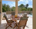terienhaus-teti-terrasse-mit-pool.jpg