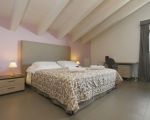 villa-afodite-doppelbett-im-obergeschoss.jpg