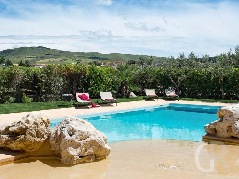 villa-ager-costa-pool-mit-blick-zum-hinterland.jpg