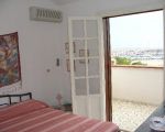 villa-al-mare-schlafzimmer-mit-ausgang-zur-terrasse.jpg