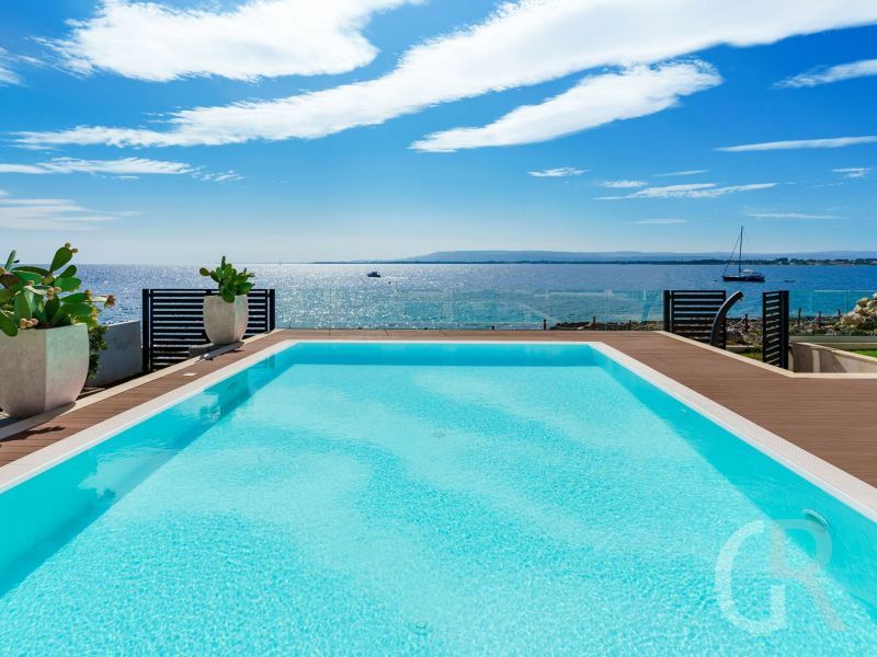 villa-angelina-grosses-schwimmbad.jpg