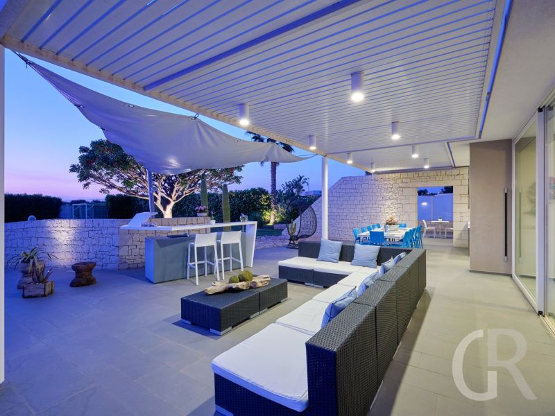 villa-anthea-beleuchtete-terrasse.jpg
