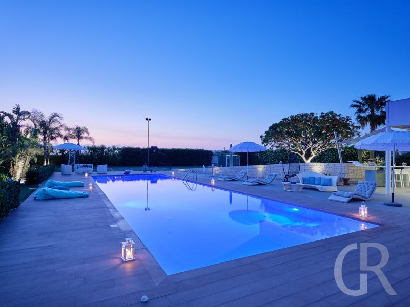 villa-anthea-ppol-am-abend.jpg