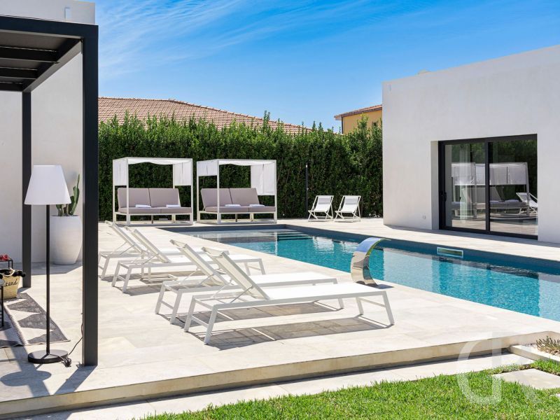 villa-bonita-sonnenliegen-am-schwimmbad.jpg