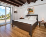 villa-casita-schlafzimmer-mit-ausgang-zur-terrasse.jpg