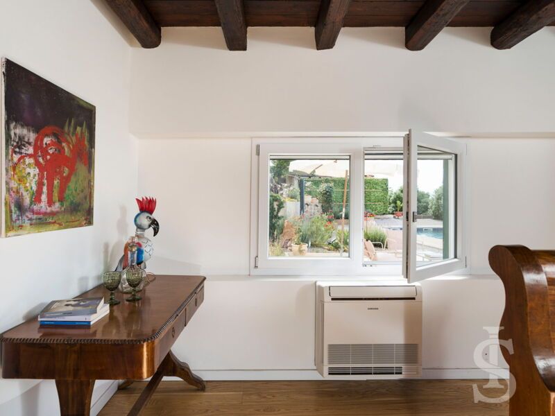 villa-casita-schreibtisch.jpg