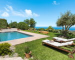 villa-casita-schwimmbad-und-sonnenliegen.jpg
