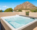 villa-castalia-whirlpool-und-monte-cofano.jpg