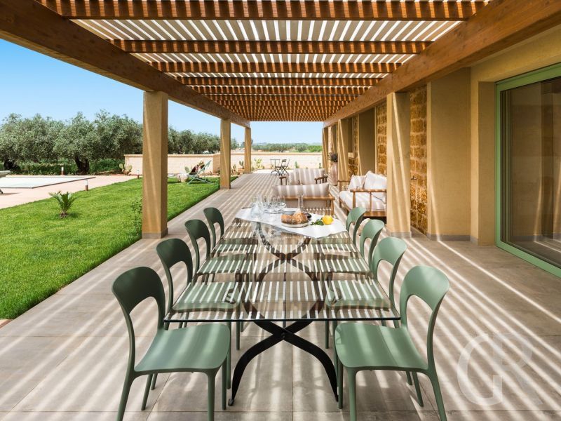 villa-cavale-ueberdachte-terrasse.jpg