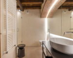 villa-continella-badezimmer-seitliche-aufnahme.jpg
