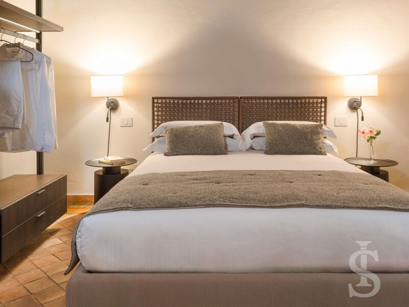 villa-continella-schlafzimmer-doppelbett.jpg