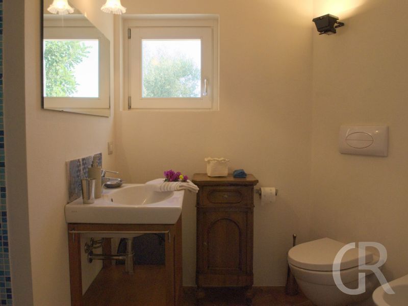villa-cuore-verde-badezimmer-mit-waschbecken.jpg