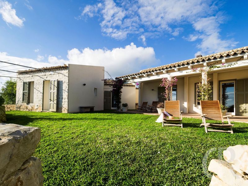 villa-cuore-verde-garten-vor-dem-haus.jpg